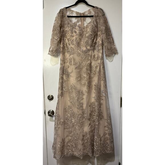 La Femme Floral Embroidered Mesh A-Line Gown Champagne Size 12 NWT 28053 - Picture 2 of 16